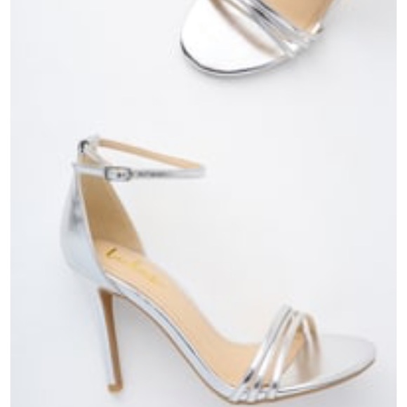 Silver heels - Picture 1 of 3